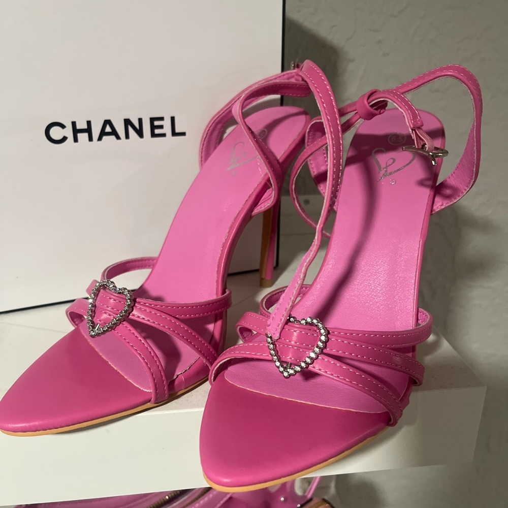 Windsor Pink Heart Heels <3